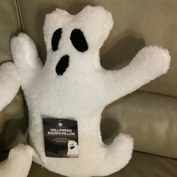 Huntington Halloween Ghost Shaped Set Of 3 Sherpa Cozy Pillows. New With Tags - Picture 3 of 4